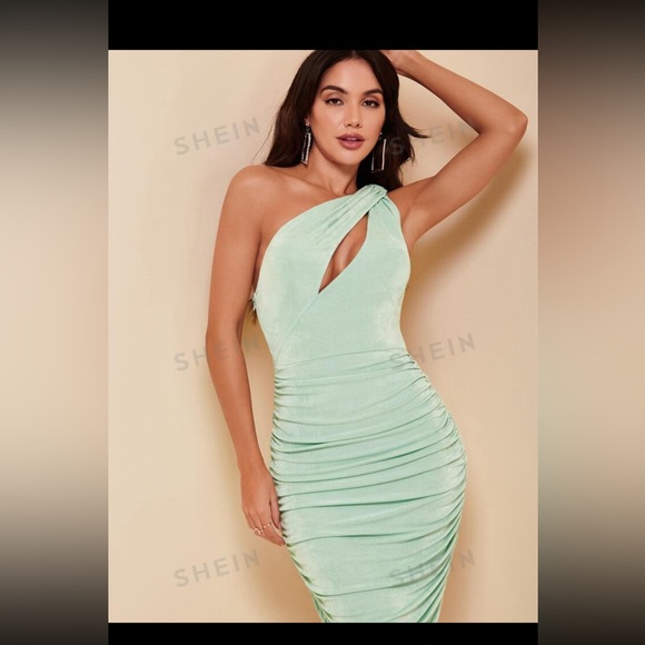 Dress - Picture 4 of 7